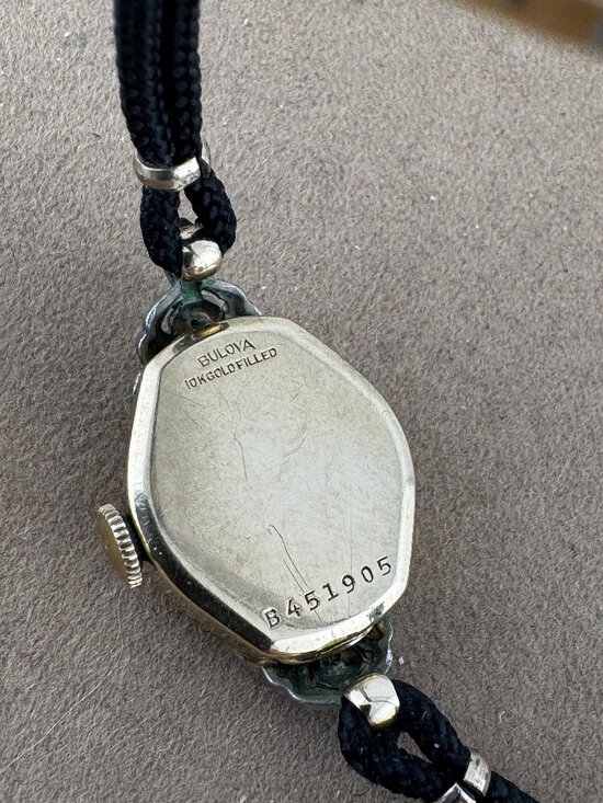 Vintage 1941 Bulova Diamond 17 Jewel Movement Watch main image 6